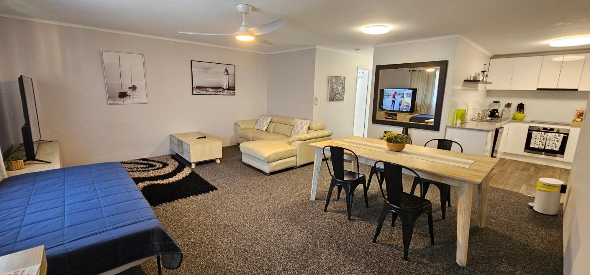 Big Modern & Locale Renovated 2-bedroom *