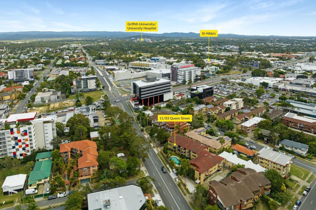 Big Modern & Locale Renovated 2-bedroom Gold Coast