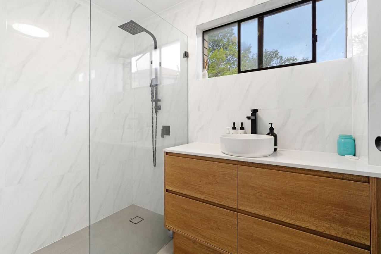 Big Modern & Locale Renovated 2-bedroom Apartment