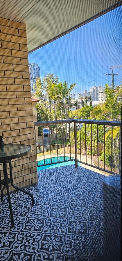 Big Modern & Locale Renovated 2-bedroom Apartment *